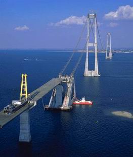 Wir bauen Br&uuml;cken zwischen Wirtschaft und Verwaltung